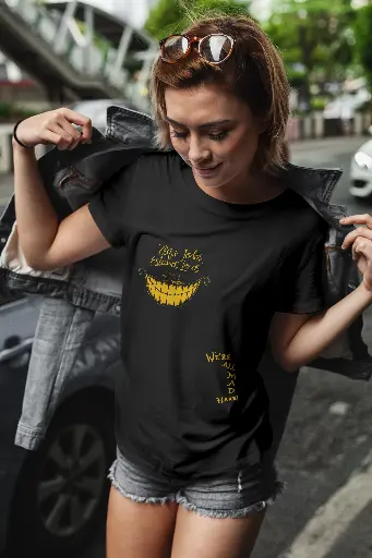Polera We're all mad here